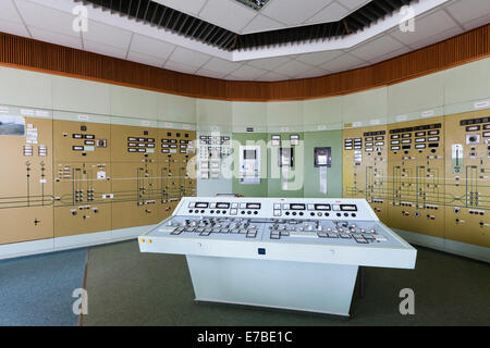 In disuso vecchia sala di controllo nella trasmissione centro di controllo TCC, del gestore del sistema di trasmissione 50Hertz, Neuenhagen Foto Stock