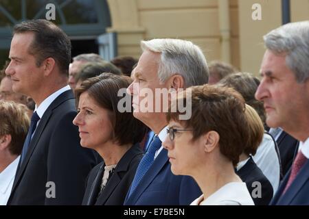 Il primo ministro della lingua tedesca comunità belga, Oliver Pasch (L-R), Premier dello stato tedesco di Rhineland-Palatine Malu Dreyer (SPD), ex Primo Ministro francese Jean-Marc Ayrault, Premier della Saar Annegret Kramp-Karrenbauer (CDU) e Presidente dell'Alsazia consiglio regionale, Philippe RICHERT, partecipare al memoriale centrale dello Stato di Rhineland-Palatine in occasione del centesimo anniversario dell inizio della prima guerra mondiale per motivi di fortezza Ehrenbreitstein a Coblenza, Germania, 12 settembre 2014. Foto: Thomas Frey/dpa Foto Stock