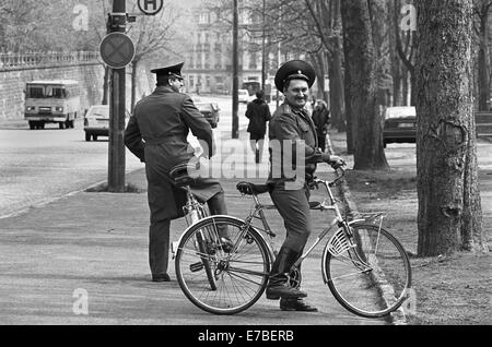 I soldati sovietici esercito rosso con sede a Riesa città (Repubblica Democratica Tedesca), maggio 1991. Foto Stock