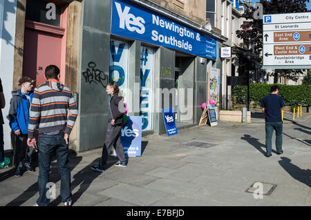 Graffiti nazista rovinare la Newington e Southside sì campagna indipendenza scozzesi locali per Newington Edinburgh Foto Stock