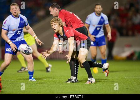 Salford, Regno Unito. Xii Sep, 2014. Super League Rugby. Salford rossi rispetto a Widnes Vikings. Salford Red Devils hooker Logan Tomkins in azione. Credito: Azione Sport Plus/Alamy Live News Foto Stock