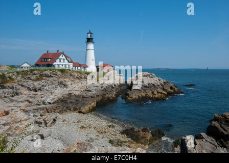 Portland Head Light a Fort Williams Park a Cape Elizabeth affacciato sull'Oceano Atlantico Foto Stock