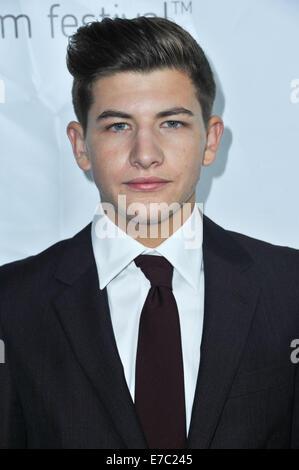 Toronto, Ontario, Canada. Xii Sep, 2014. Attore TYE SHERIDAN assiste "Il falsario' premiere durante il 2014 Toronto International Film Festival a Roy Thomson Hall il 12 settembre 2014 a Toronto in Canada Credit: Igor Vidyashev/ZUMA filo/Alamy Live News Foto Stock