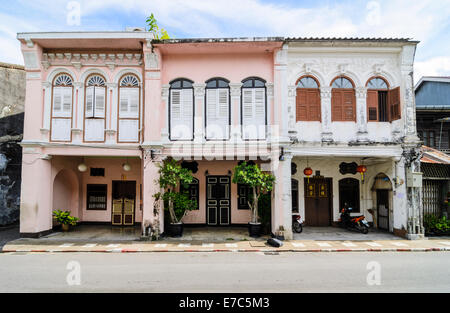 Negozio Cino-portoghese-case in Phuket Citta Vecchia, Isola di Phuket, Tailandia Foto Stock