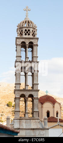 Uno di idra cattedrale due campanili, architectureal marvel datata 1806 e costruito con marmo di Tinos.La struttura di campane Foto Stock