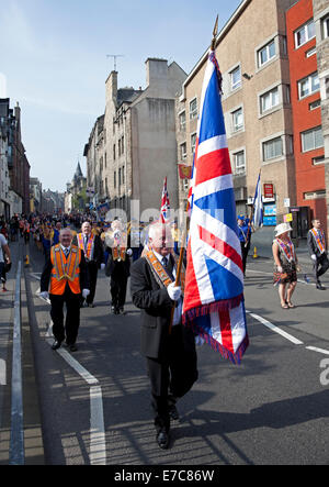 Edimburgo, Scozia, 13 Sett. 2014. Grand Orange Lodge di Scozia marzo a sostegno dell'Unione europea, meno di una settimana prima che il popolo scozzese votazione sul futuro del paese. Foto Stock