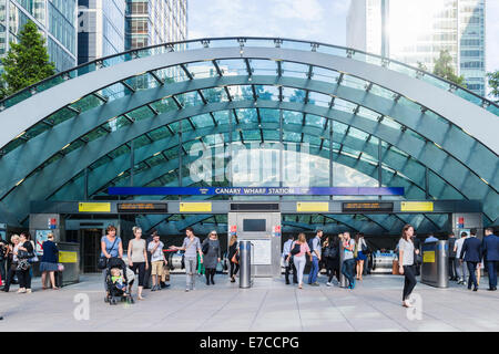 Stazione metropolitana Canary Wharf - Londra Foto Stock