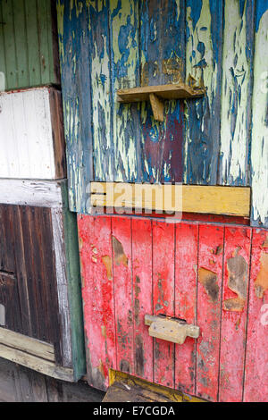 Antichi alveari apiari, alveari colorati, alveari rurali in legno, dipinti Foto Stock