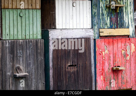 Antichi alveari apiari, alveari colorati, alveari rurali in legno, dipinti Foto Stock