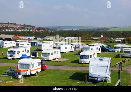 Un sito caravan, camper caravan camper vicino alla spiaggia di Seaford East Sussex Inghilterra Regno Unito Foto Stock