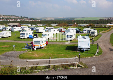 Un sito caravan, camper caravan camper vicino alla spiaggia di Seaford East Sussex Inghilterra Regno Unito Foto Stock