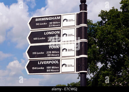 River & Canal segni di navigazione su Stratford upon Avon Mariner Foto Stock