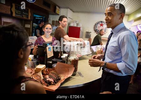 Il Presidente Usa Barack Obama ordini barbecue per asporto di Franklin Barbecue Luglio 10, 2014 di Austin in Texas Foto Stock