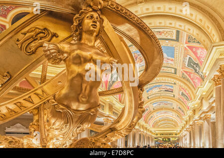 Macao, Cina - CIRCA AUG, 2013 : Il Venetian Macao resort hotel, Macao, uno dei più grandi hotel e casinò del mondo. Foto Stock