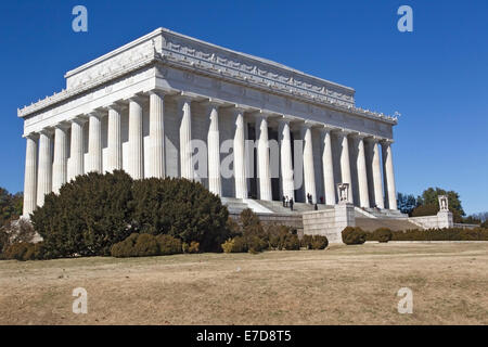 Il Lincoln Memorial a Washington, Stati Uniti d'America, contro un cielo blu Foto Stock
