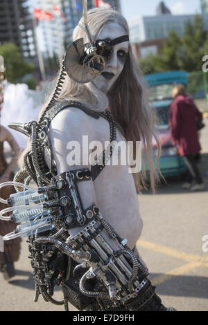 Calgary, Alberta, Canada. Xiii Sep, 2014. La scienza, arte e tecnologia sono venuti insieme per creare una città ampia della scienza festival intitolato Beakerhead. Nella foto è cyborg che è al di là della Beakerhead festival di Calgary. Credito: Baden Roth/ZUMA filo/Alamy Live News Foto Stock