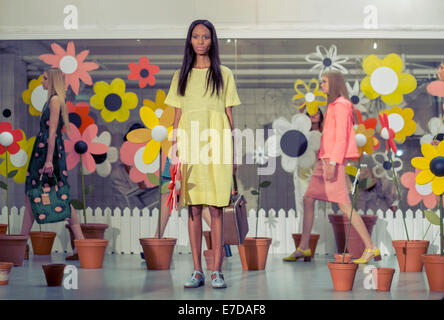 Orla Kiely presenta la sua collezione primavera-estate per 2015 in LFW. 13 settembre 2014. Foto Stock