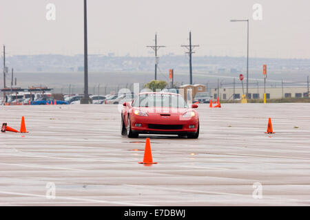 Un Rosso 2006 Chevrolet Corvette Z06 in una gara di autocross a livello regionale Sports Car Club of America (SCCA) evento Foto Stock