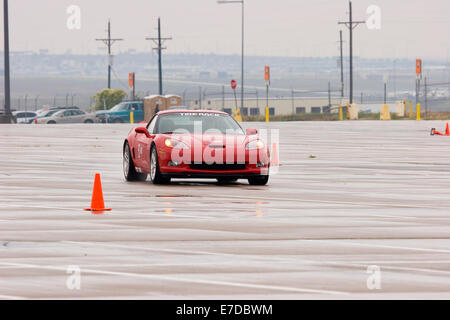 Un Rosso 2006 Chevrolet Corvette Z06 in una gara di autocross a livello regionale Sports Car Club of America (SCCA) evento Foto Stock