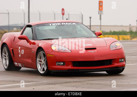 Un Rosso 2006 Chevrolet Corvette Z06 in una gara di autocross a livello regionale Sports Car Club of America (SCCA) evento Foto Stock