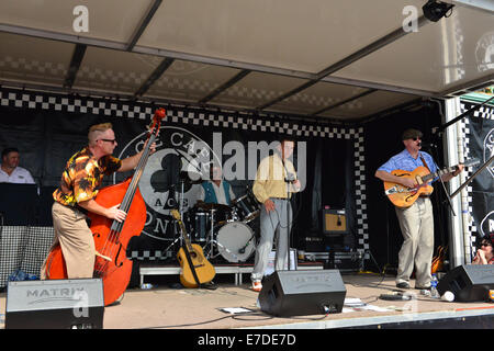 Brighton, Regno Unito. Xiv Sep, 2014. La prima band sul palco della Ace Cafe esegui. Credito: Paolo Briden/Alamy Live News Foto Stock