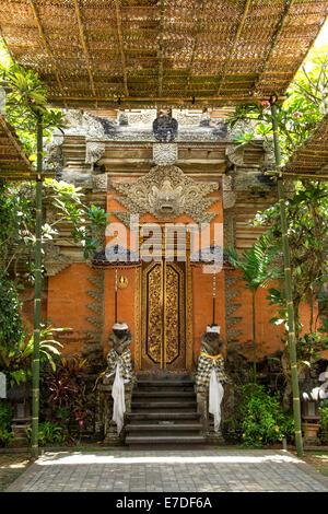 Porta di ingresso a Ubud Royal Palace, Bali Foto Stock