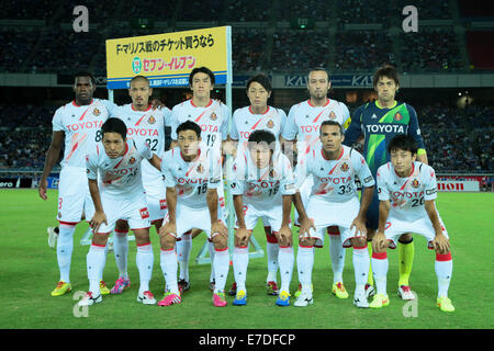 Nissan Stadium, Kanagawa, Giappone. Xiii Sep, 2014. Nagoya Grampus gruppo team line-up, 13 settembre 2014 - Calcio /Soccer : 2014 J.League Division 1 tra Yokohama F.Marinos 0-2 Nagoya Grampus di Nissan Stadium, Kanagawa, Giappone. © AFLO SPORT/Alamy Live News Foto Stock