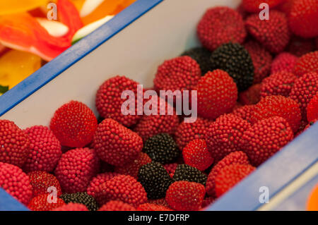 Assortimento di caramelle di diversi colori e sapori Foto Stock