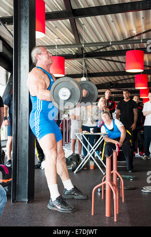 Dutch grand prix ricciolo rigorosa a Amersfoort, Paesi Bassi il 13 settembre 2014. Concorrente maschio eseguendo la rigorosa curl. Foto Stock