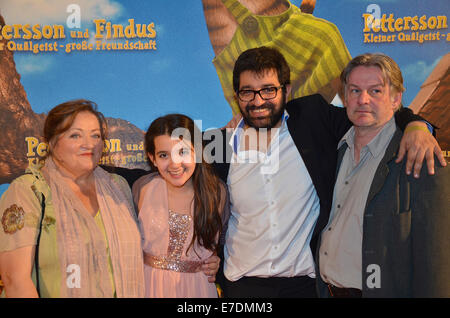 Premiere mondiale del film tedesco Pettersson e Findus a Essen con protagonista Ulrich Noethen, Marianne Saegebrecht, Max Herbrechter e come la voce di Findus Roxana Samadi. Directet da Ali Samadi Ahadi dotate: Marianne Saegebrecht,Roxana Samadi,Ali Sama Foto Stock