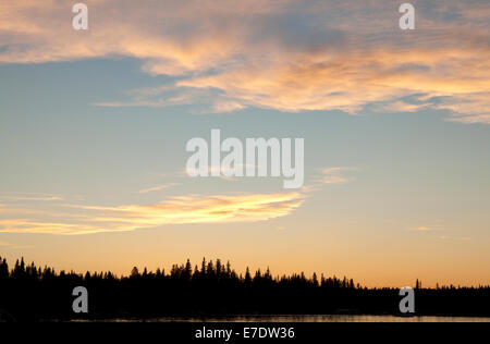 Tramonto sul lago di gru, Alberta, Canada Foto Stock