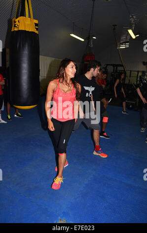 Photocall fo boxer, David 'L' Hayemaker Haye insieme con il suo allenatore Ruben Tabares in associazione con Pietro Marcasciano ha lanciato la terza di una serie di nuove elite training e campi di condizionamento a sua Hayemaker palestra a Lambeth con: Lizzie Cun Foto Stock