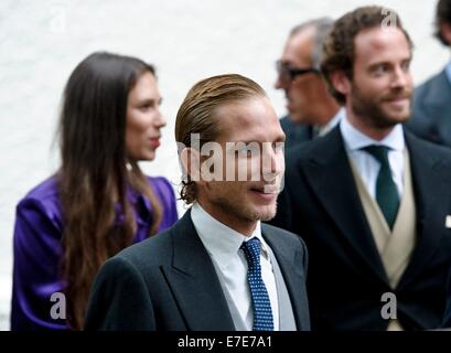 Tutzingen, Germania. Xiii Sep, 2014. Andrea Casiraghi (C) e sua moglie Tatiana Santo Domingo (L, retro)frequentare il matrimonio di Maria Theresia von Thurn und Taxis e Hugo Wilson presso la chiesa di San Giuseppe in Tutzingen, Germania, 13 settembre 2014. Foto: Angelika Warmuth/dpa/Alamy Live News Foto Stock