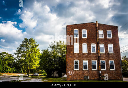 Abbandonato edificio in mattoni in Bairs, Pennsylvania. Foto Stock