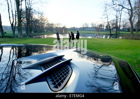 Charles scellini, Thibaud Assante, Eric Censier e Audrey test della Mercedes AMG SL 63 al Gueux Golf Club Reims, Champagne-Ardenne, Francia. Foto Stock