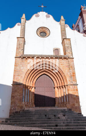 Gotico portale principale della Cattedrale di Silves, Algarve, PORTOGALLO Foto Stock