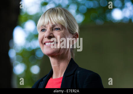 Romanziere inglese, non-fiction e breve storia dello scrittore emittente e Kate Mosse OBE appare in Edinburgh Book Festival. Foto Stock