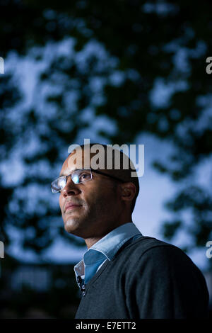 Inglese ex calciatore professionista Clarke Carlisle appare in Edinburgh International Book Festival. Foto Stock