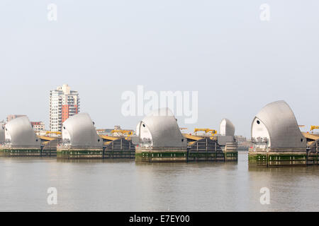 Il fiume Thames Barrier vicino a Woolwich Londra Foto Stock