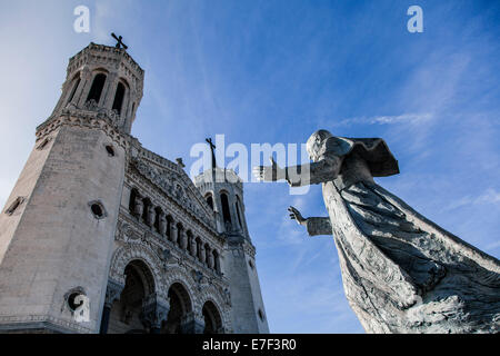 La Basilica di Nostra Signora di Fourvière, il centro storico del Vieux Lyon, Sito Patrimonio Mondiale dell'UNESCO, Lione, Francia Foto Stock