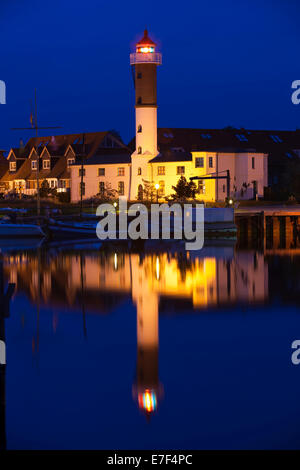 Faro di Timmendorf di notte, Timmendorf, Poel, Meclemburgo-Pomerania, Germania Foto Stock