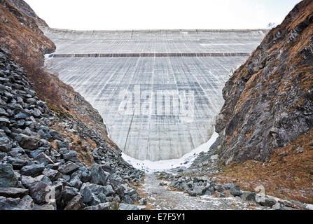 Più grande diga in calcestruzzo in Svizzera, la Grande Diga di Dixence alla fine della Val d'Herens Valley, vicino a Sion, Vallese, Svizzera Foto Stock