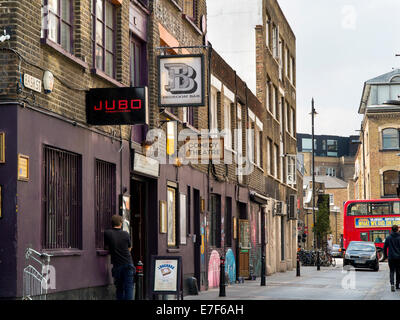 Il bar e i luoghi di Rivington Street, Shoreditch, Londra Foto Stock