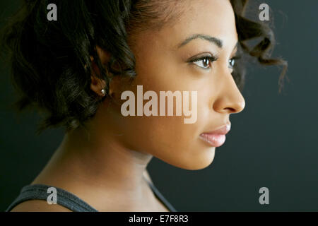 African American donna sorridente Foto Stock