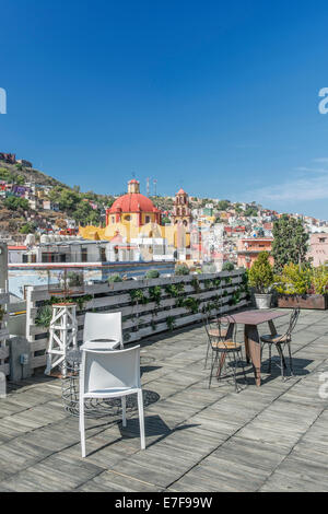 Caffetteria sul tetto con vista cityscape, Guanajuato, Guanajuato, Messico Foto Stock