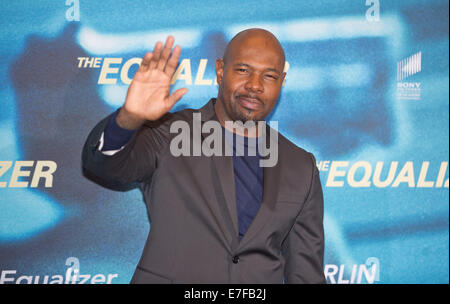 Berlino, Germania. 16 Sett 2014. Noi attore e regista Antoine Fuqua pone durante la presentazione del film "L'Equalizzatore" di Berlino, Germania, 16 settembre 2014. Il film arriverà al cinema tedesco il 09 ottobre 2014. Foto: JOERG CARSTENSEN/DPA/Alamy Live News Foto Stock