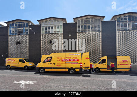 DHL furgoni per la consegna a Londra Foto Stock