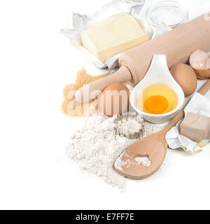 La cottura ingredienti uova, farina, zucchero, burro, lievito. preparazione di pasta Foto Stock