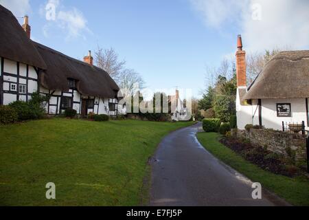 Cottage con il tetto di paglia in barca Lane, Welford on Avon, Warwickshire Foto Stock