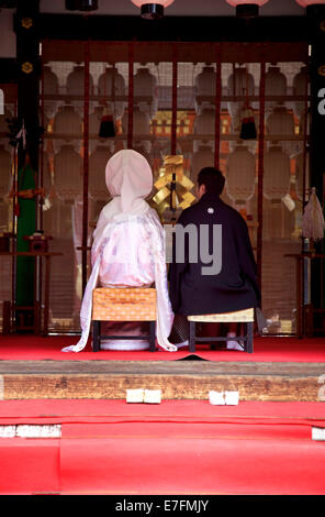 Sposa e lo sposo, giapponese tradizionale cerimonia di sarchiatura, marito, moglie. Di Kyoto, Giappone, Asia Foto Stock